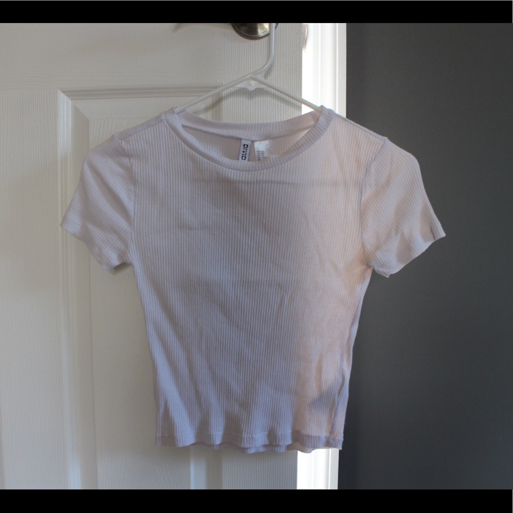 Simple white divided shirt